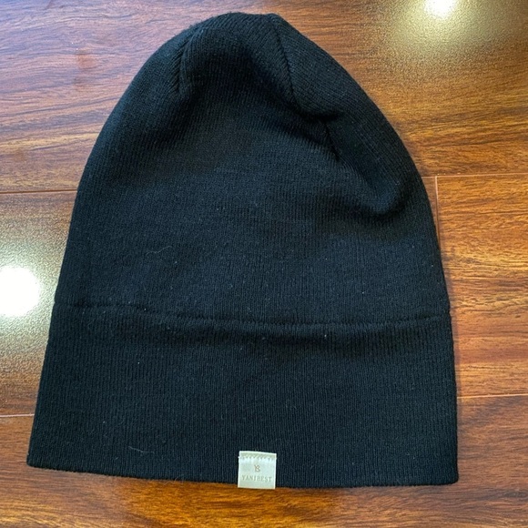 Yanibest Black Knit Winter Fall Beanie with Silk lining - Picture 1 of 6